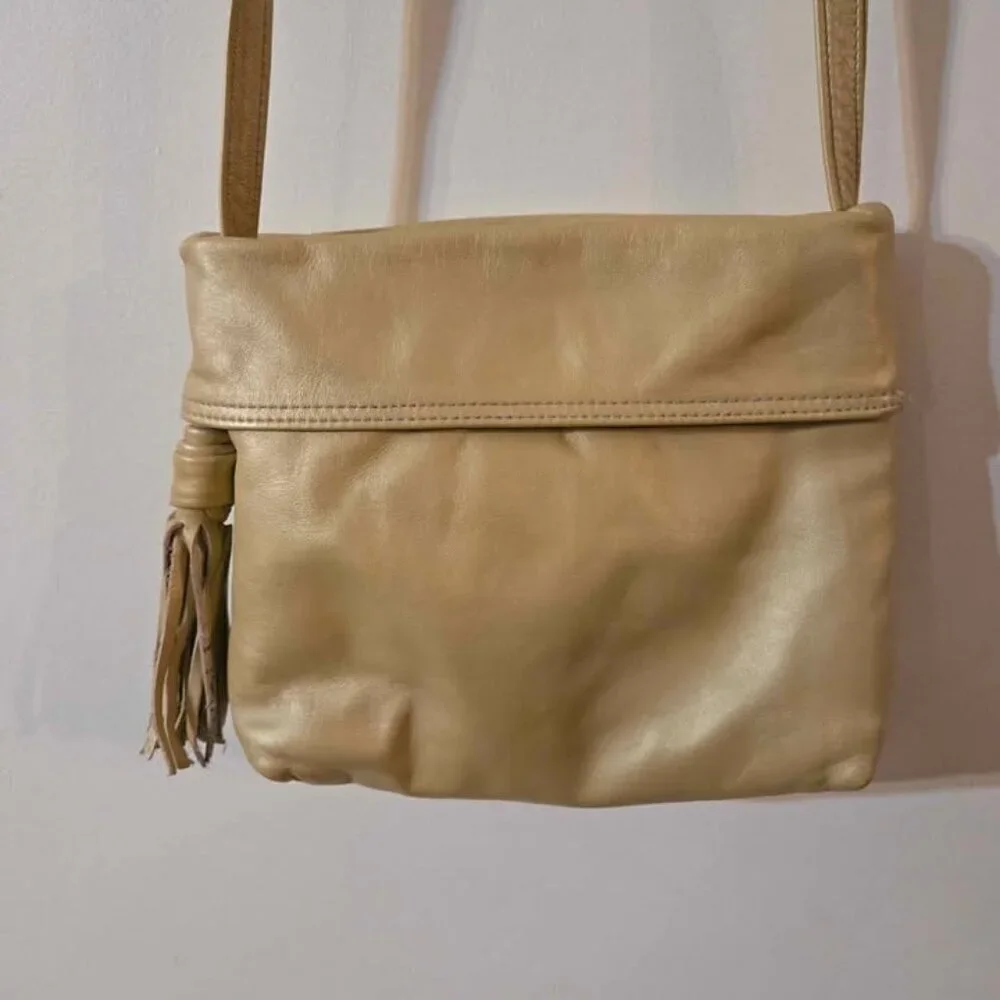 ✨️Vintage✨️ 1980s Gold Metallic Atalla Handbag with Tassle
